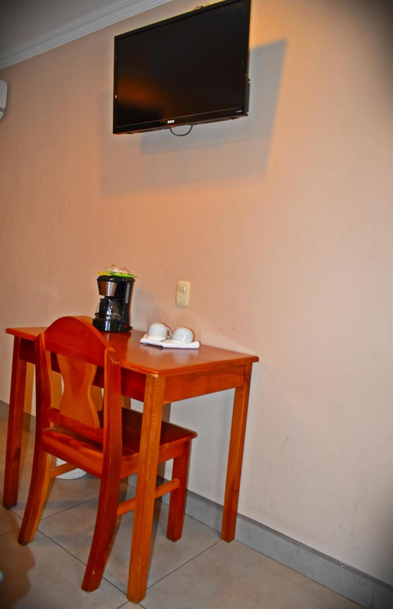 Hotel Cabinas Midey Puntarenas Kültér fotó